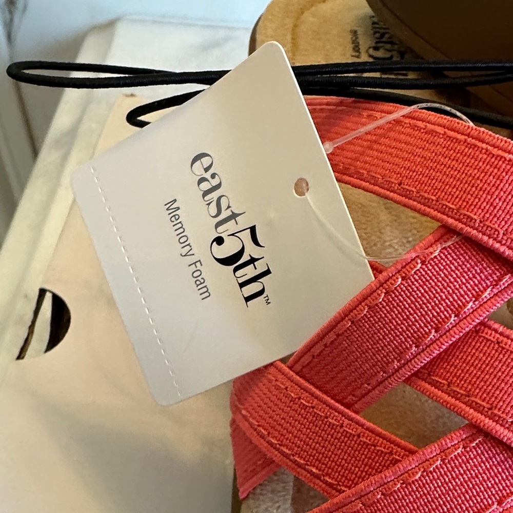 East 5th Women's Pink Crisscross Sandals - Picture 3 of 7